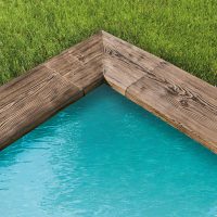 Poolrand Versteinertes Holz
